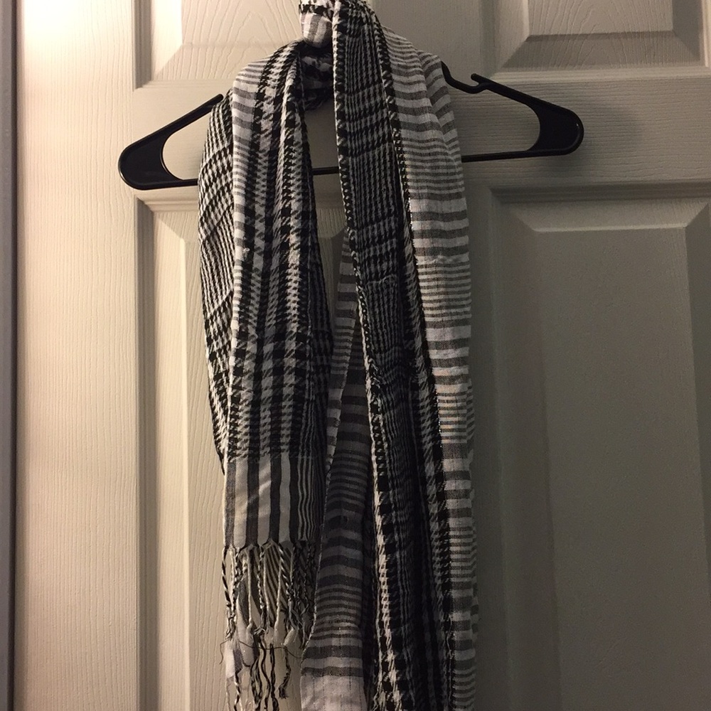 Plaid patterned scarf/shawl